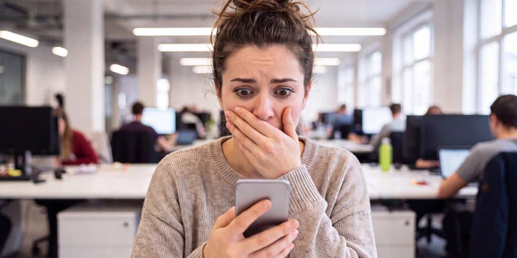 Burla online detetada por utilizadora que está assustada ao perceber que está a ser alvo de Fraude email com Webcam Burla online detetada por utilizadora que está assustada ao perceber que está a ser alvo de Fraude email com Webcam